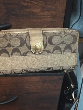 Tan legacy wallet
